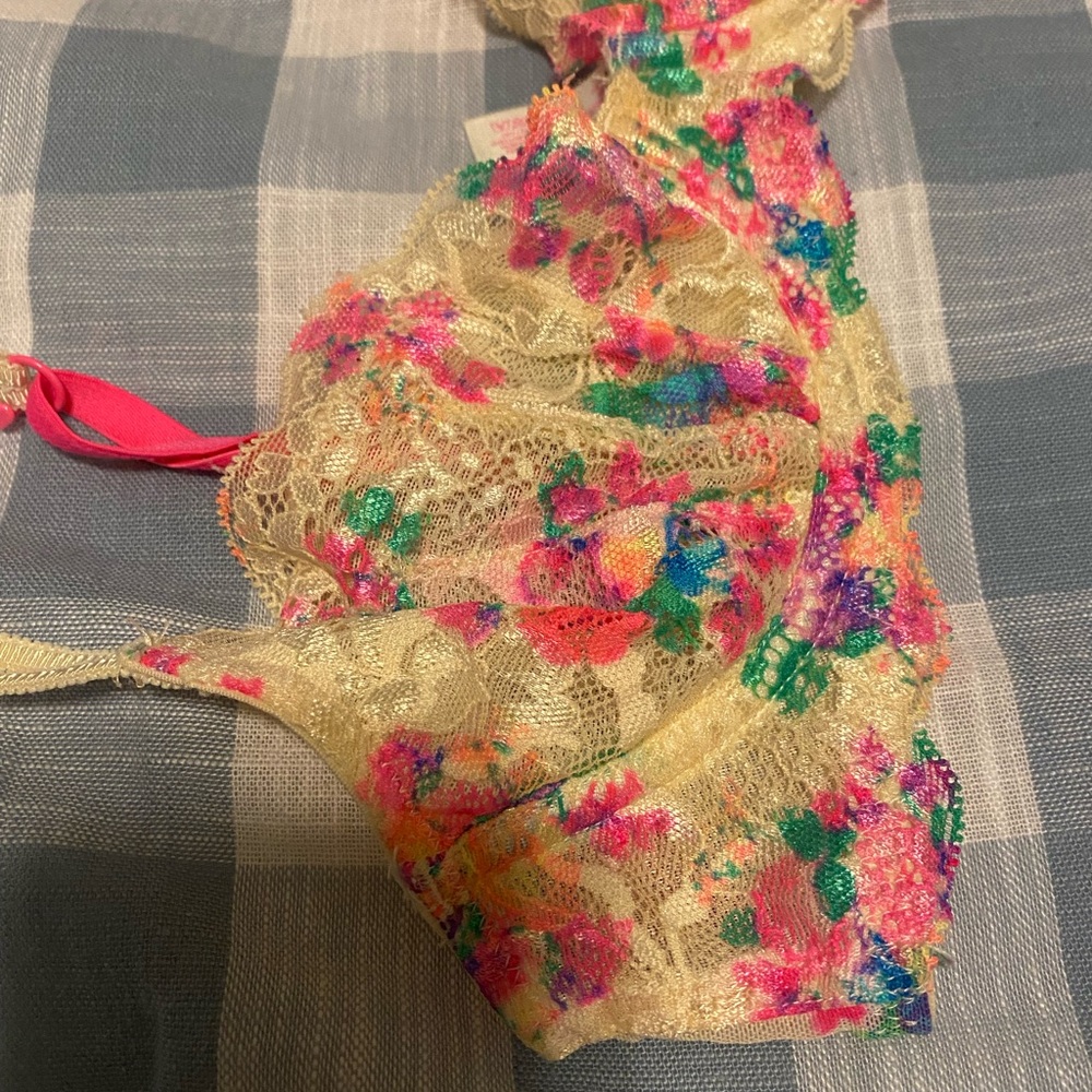 Victoria’s Secret Pink lace floral unlined bra - Picture 4 of 4